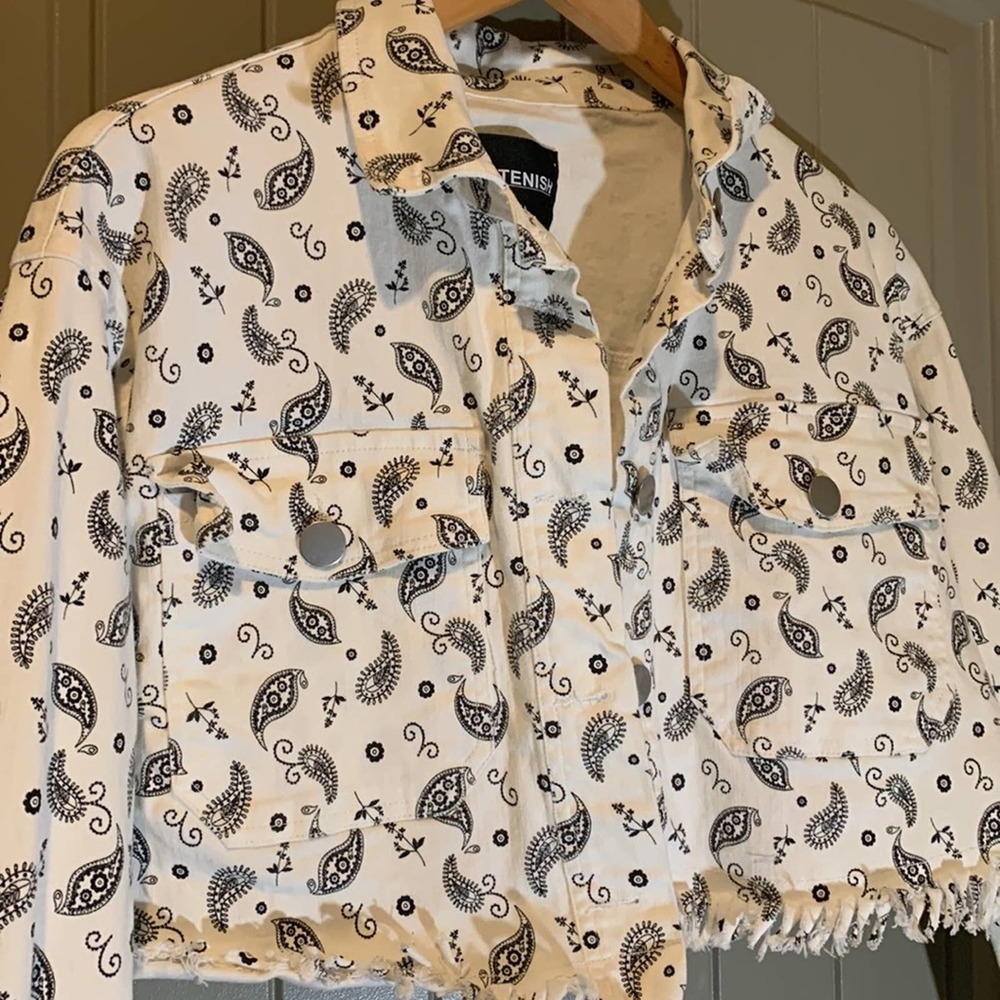 Kittenish Paisley Crop Jacket - Picture 3 of 12